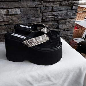 Steve Madden Black Platform Sandal. Womens size 6M